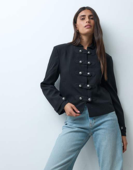 ASOS DESIGN Chaqueta de sastre de cuello alto con botones tipo militar en negro, 1 de 4