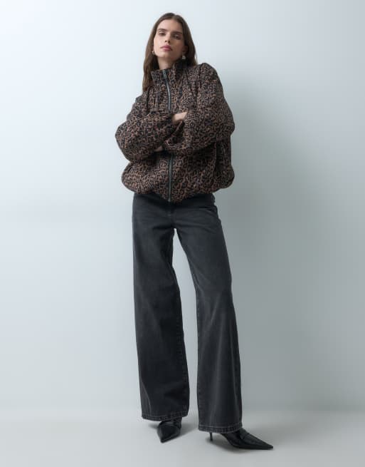 ASOS DESIGN chaqueta deportiva entallada de leopardo, 3 de 4