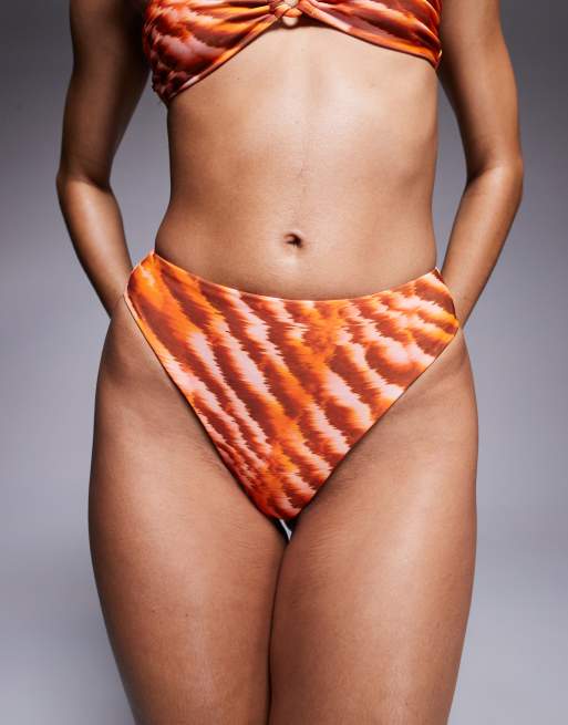 ASOS DESIGN - Charlie - Slip bikini sgambato a vita alta con stampa animalier arancione, 2 di 4
