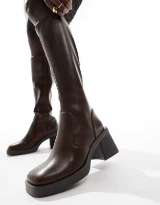 Charlotte heeled knee boots in brown