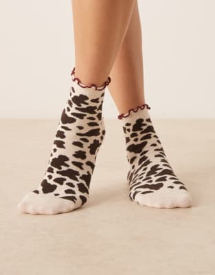 ASOS DESIGN - Chaussettes à imprimé vache avec haut volanté - Crème multicolore