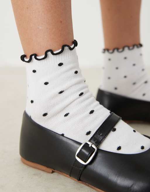 ASOS DESIGN - Chaussettes à pois avec bord supérieur contrastant à volants, 3 de 3