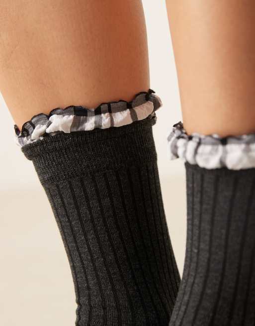 ASOS DESIGN - Chaussettes avec bord supérieur volanté à carreaux - Anthracite, 3 de 3