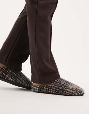 ASOS DESIGN - Chaussons brossés style mules doublés de polaire - Marron à carreaux-Multicolore