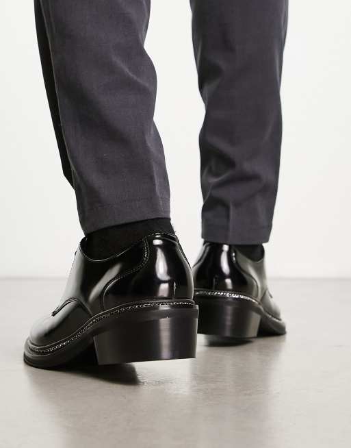 ASOS DESIGN - Chaussures à lacets en imitation cuir poli et chaîne décorative style western - Noir, 2 de 4