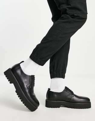 chaussures avec lacets