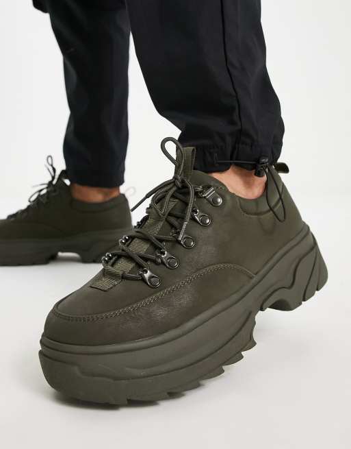 ASOS DESIGN - Chaussures à lacets imitation daim avec semelle épaisse - Kaki