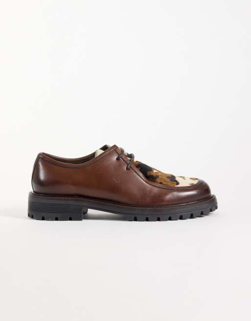 ASOS DESIGN chaussures à lacets style apron avec semelle crantée, imprimé vache et marron, 2 de 4