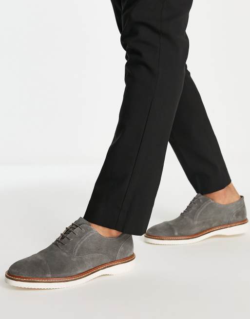 ASOS DESIGN - Chaussures derby à lacets en daim avec semelle compensée blanche - Gris, 2 de 4