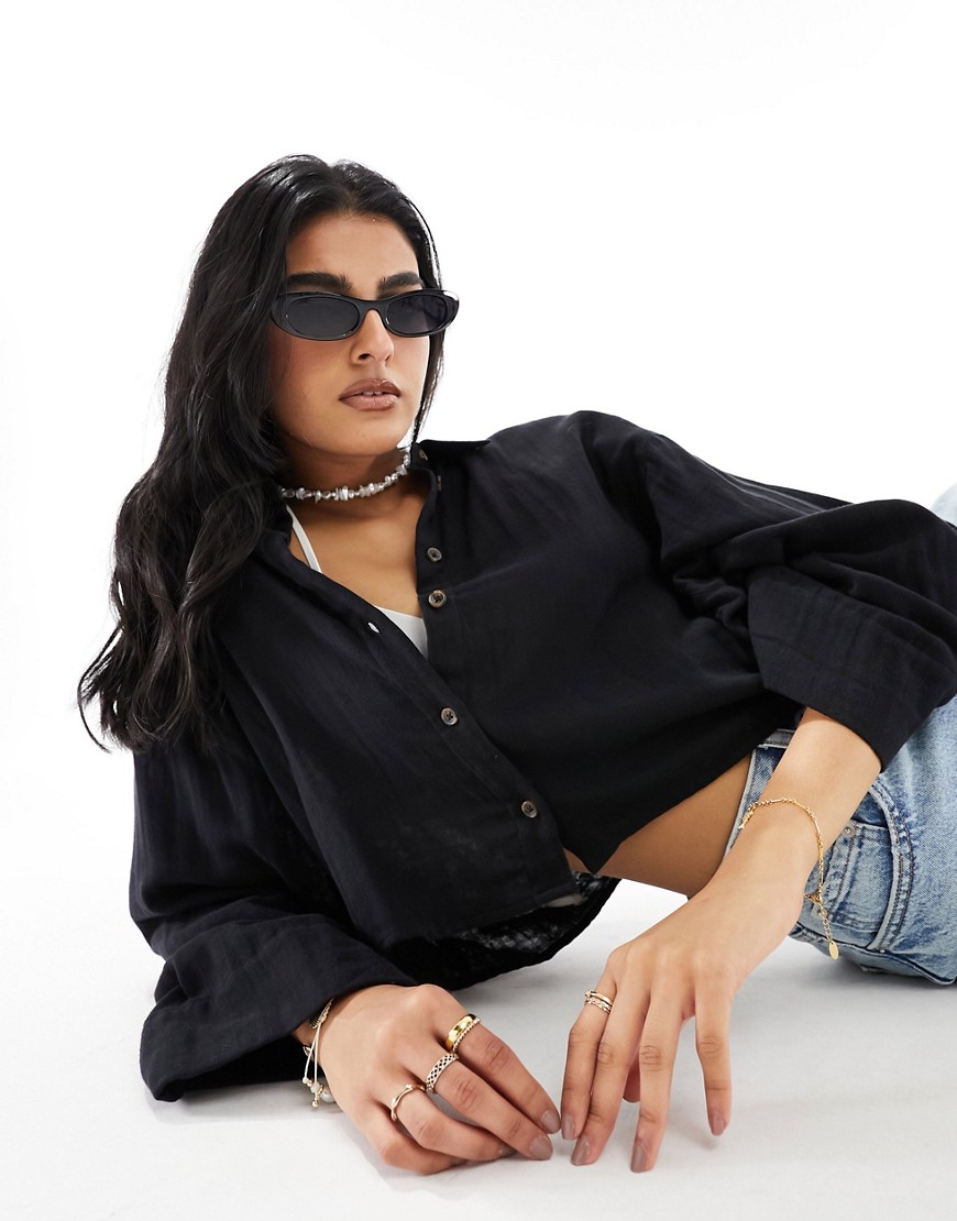 cheesecloth cropped shirt in black