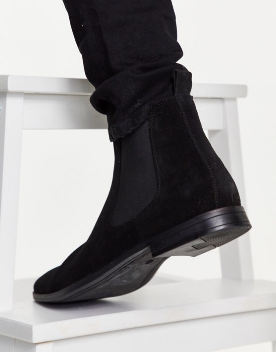 https://images.asos-media.com/products/asos-design-chelsea-boots-in-black-suede-with-black-sole/22676840-2?$n_550w$&wid=550&fit=constrain