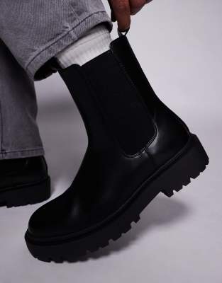  chelsea boots  with chunky sole