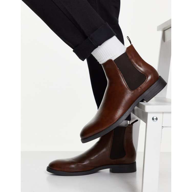 Chip pad Pornografi ASOS DESIGN chelsea boots in brown faux leather with black sole | ASOS