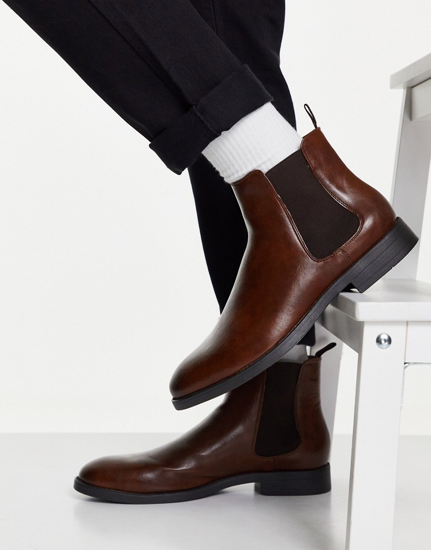 ASOS DESIGN - Chelsea boots in bruin imitatieleer met zwarte zool