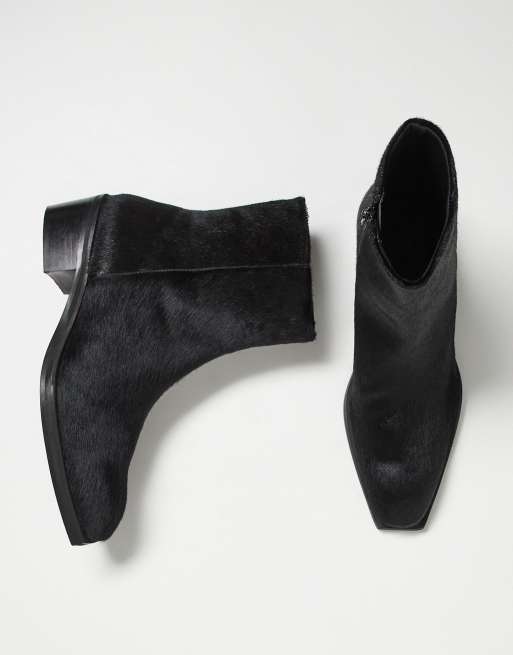ASOS DESIGN chelsea boots in cow hair with cuban heel in black leather, 3 of 4