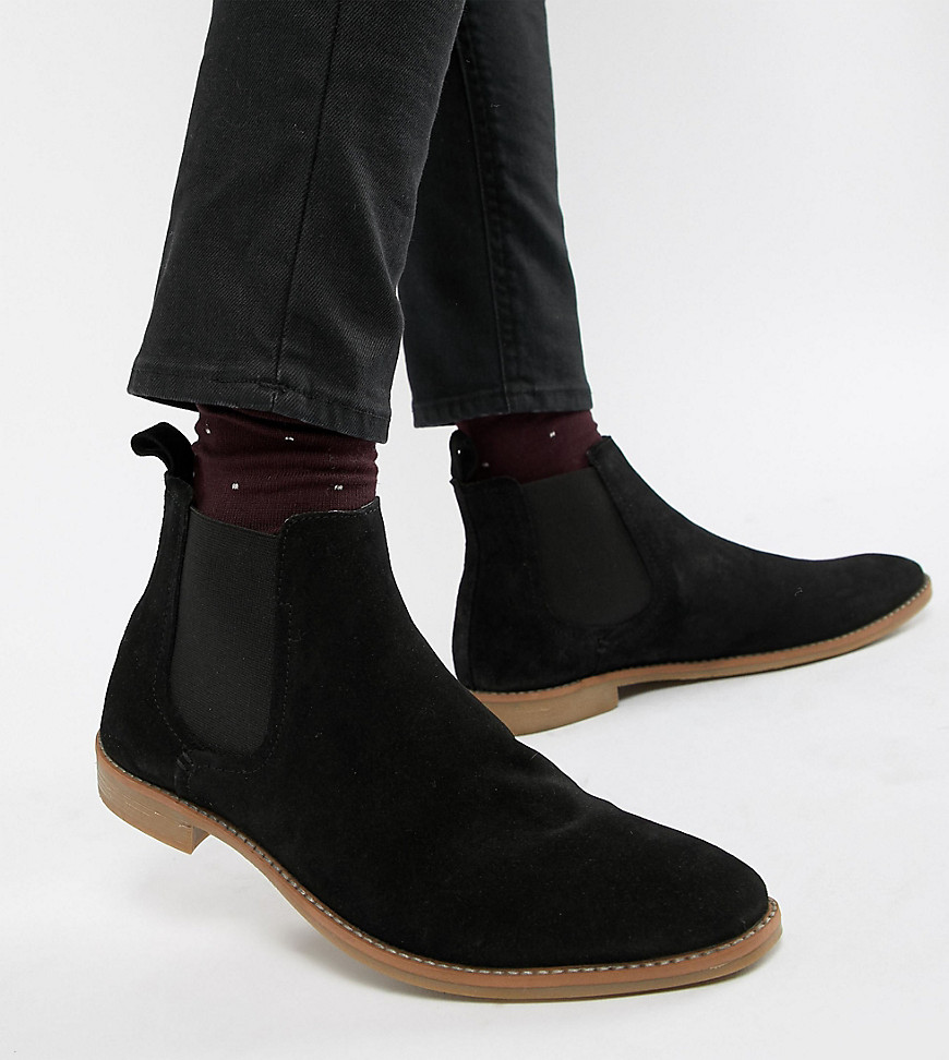 ASOS DESIGN - Chelsea boots met brede pasvorm in zwart suède met natuurlijke zool