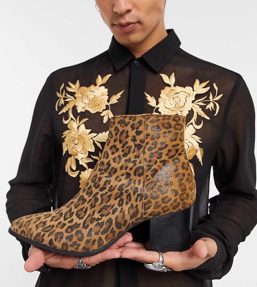 ASOS DESIGN - Chelsea boots met puntige neus, brede pasvorm en luipaardprint-Bruin