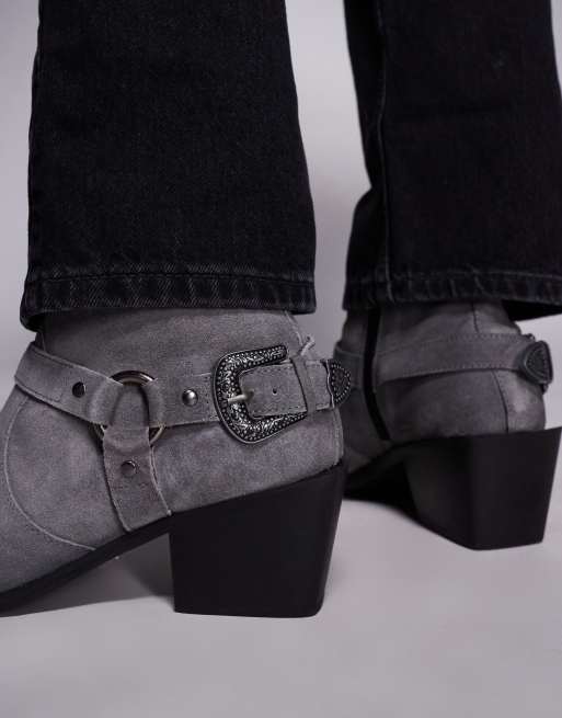 ASOS DESIGN – Chelsea-Stiefel aus grauem Wildleder mit Schnalle und kubanischem Absatz, 3 von 4