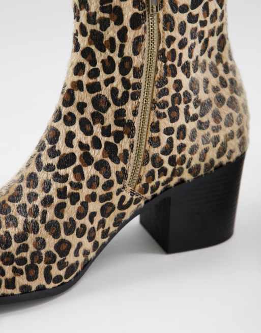 ASOS DESIGN – Chelsea-Stiefel aus Ponyfellimitat mit Leopardenprint und Absatz, 3 von 4