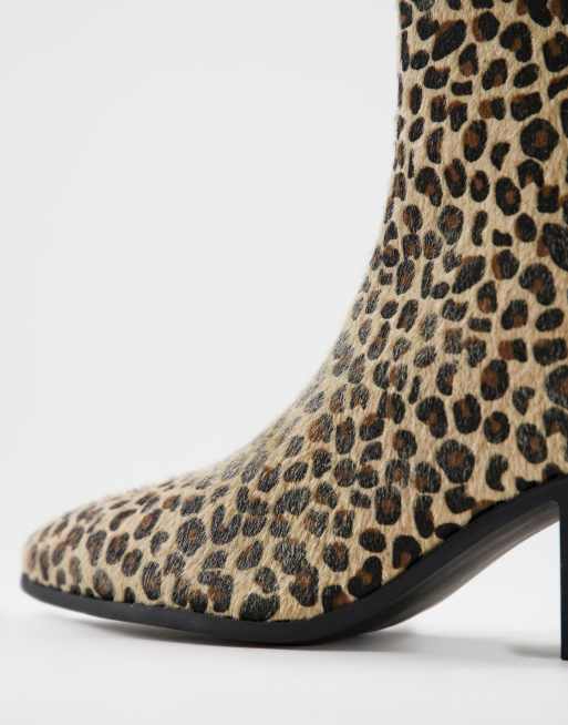 ASOS DESIGN – Chelsea-Stiefel aus Ponyfellimitat mit Leopardenprint und Absatz, 4 von 4