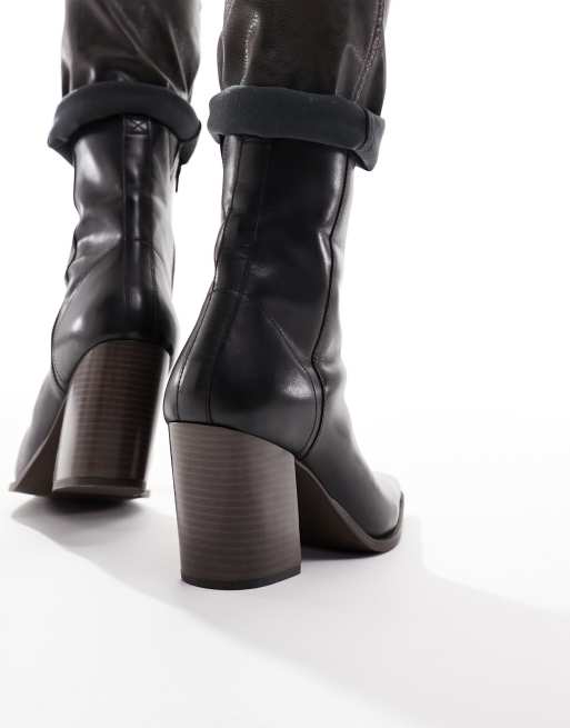 ASOS DESIGN Chelsea Stiefel aus schwarzem Leder mit Absatz und Natursohle ASOS