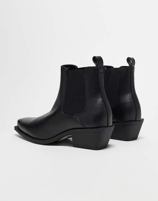 ASOS DESIGN Chelsea Stiefel im Westernstil aus schwarzem Kunstleder mit kubanischem Absatz und silberfarbener Zehenkappe