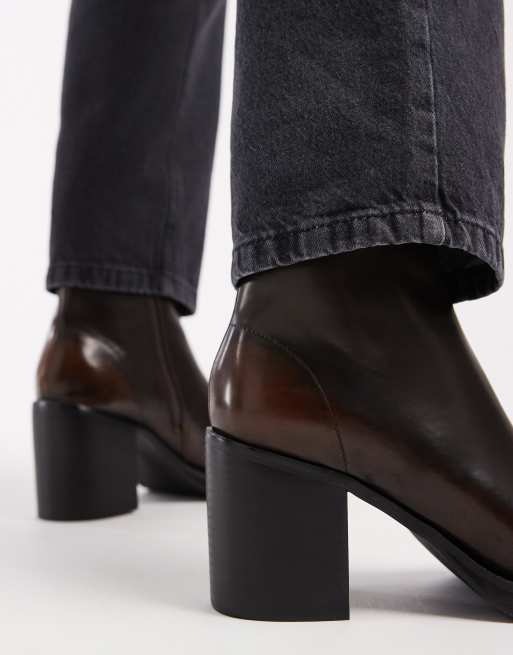 ASOS DESIGN – Chelsea-Stiefel in Braun mit Absatz und abgeschrägter Zehenpartie, 4 von 4
