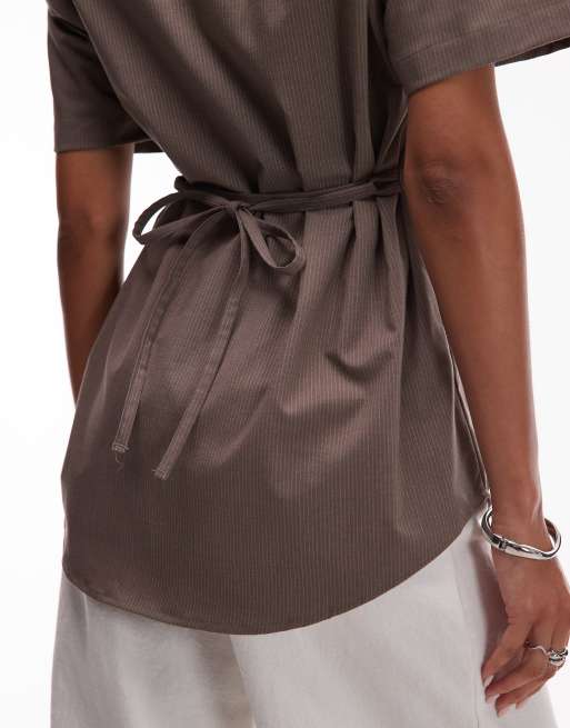 ASOS DESIGN - Chemise cintrée à fines rayures avec manches courtes et épaulettes, 4 de 4