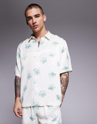 ASOS DESIGN - Chemise décontractée à imprimé fleurs - Neutre