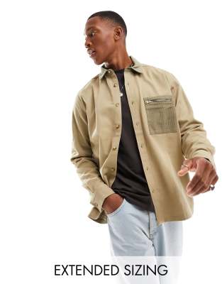 ASOS DESIGN - Chemise décontractée avec col et poches contrastants en velours côtelé - Taupe 