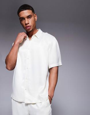 ASOS DESIGN - Chemise décontractée d'ensemble en satin coupe carrée - Crème-Neutre