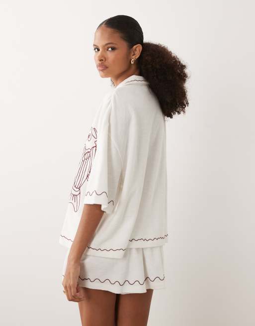 ASOS DESIGN - Chemise d'ensemble en jersey texturé avec col à revers et broderie poissons - Crème, 4 de 4