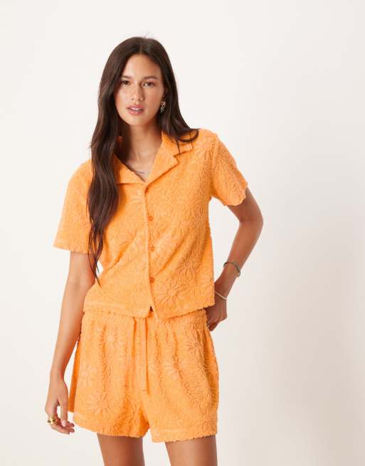 ASOS DESIGN - Chemise d'ensemble en tissu éponge texturé effet rétréci avec col à revers et imprimé fleurs - Orange, 2 de 4