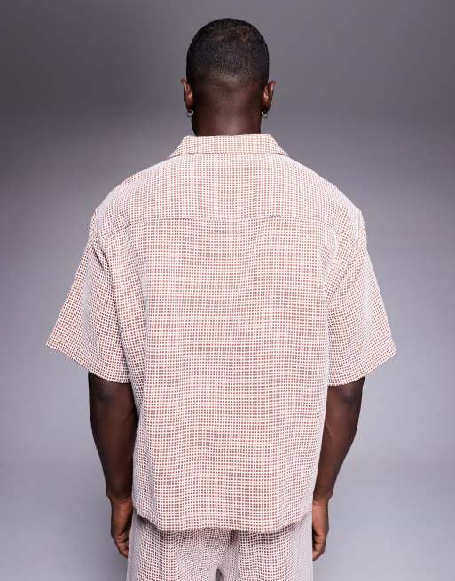 ASOS DESIGN - Chemise d'ensemble oversize coupe carrée en tissu gaufré avec col à revers - Marron/blanc, 3 de 5