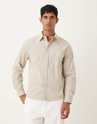 ASOS DESIGN - Chemise en popeline de coton à broderie sur la poitrine - Beige-Neutre