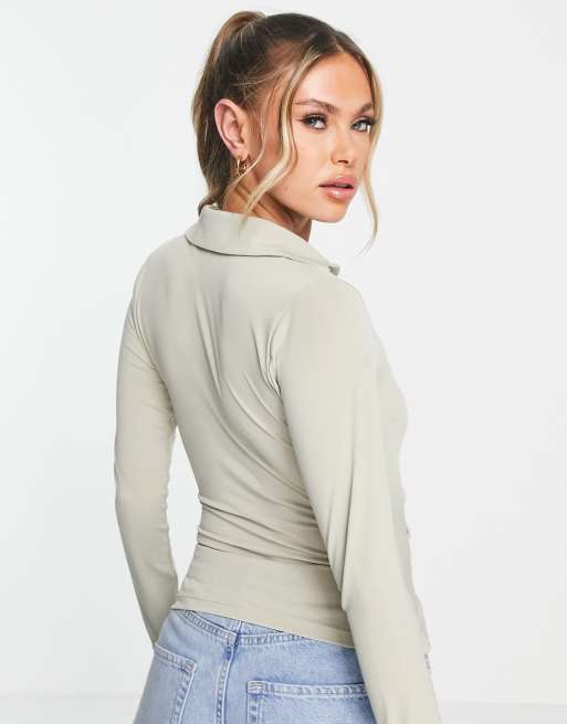ASOS DESIGN - Chemise froncée moulante à décolleté plongeant - Beige, 4 de 4