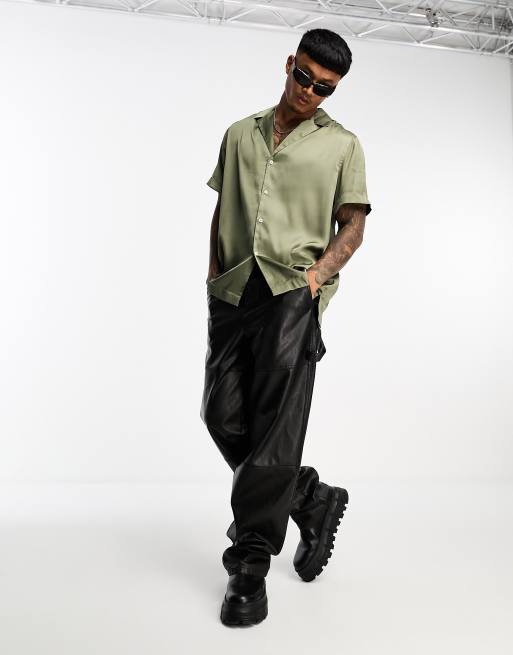 ASOS DESIGN Chemise manches courtes décontractée en satin avec