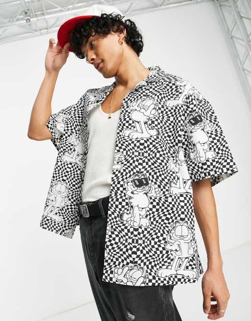 ASOS DESIGN - Chemise oversize coupe carrée à imprimés damier et Garfield avec col à revers - Multicolore