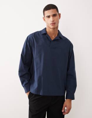 ASOS DESIGN - Chemise oversize en popeline avec col à revers - Bleu marine
