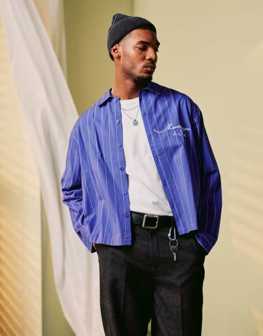 ASOS DESIGN - Chemise oversize rayée coupe carrée avec broderie sur la poitrine et détail écusson - Bleu