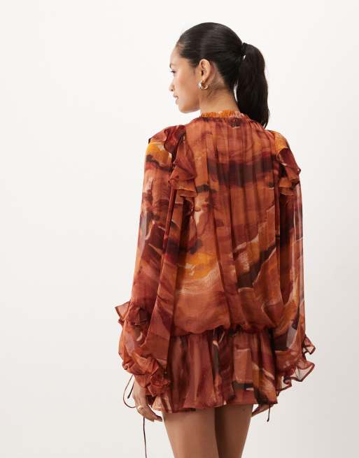 ASOS DESIGN chiffon blouson mini jurk met ruche op de schouder in roestkleurige abstracte print, 4 van 4