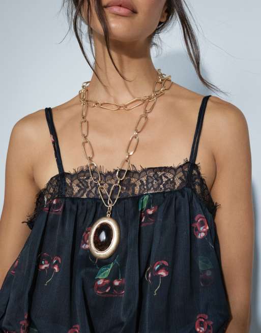 ASOS DESIGN chiffon cami playsuit met kanten afwerking in zwart-kersenprint, 5 van 9