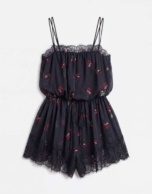 ASOS DESIGN chiffon cami playsuit met kanten afwerking in zwart-kersenprint, 6 van 9