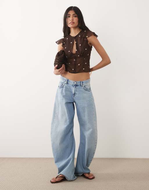 ASOS DESIGN – Chiffon-Hemdbluse in gepunktetem Braun mit Cut-out und Kappärmeln, 3 von 4