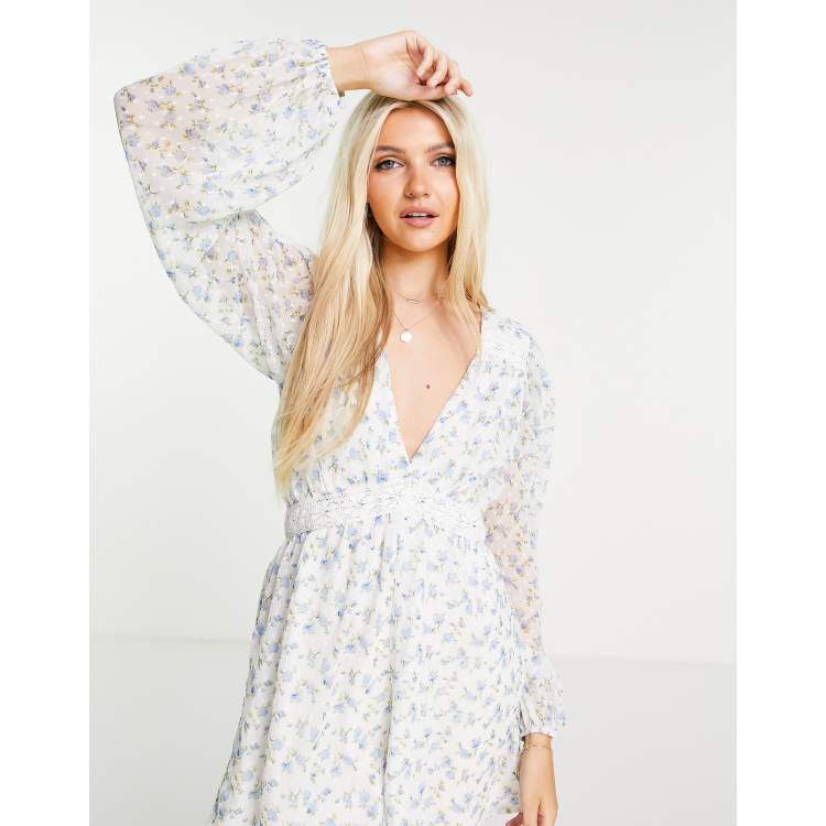 23280618-1-bluefloral?$n_750w$