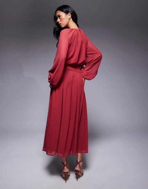 ASOS DESIGN – Chiffon-Maxikleid in dunklem Kirschrot mit gesmokter Taille, 3 von 4