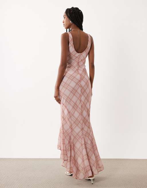 ASOS DESIGN – Chiffon-Maxikleid in kariertem Rosa mit asymmetrischem Godet-Detail, 4 von 4