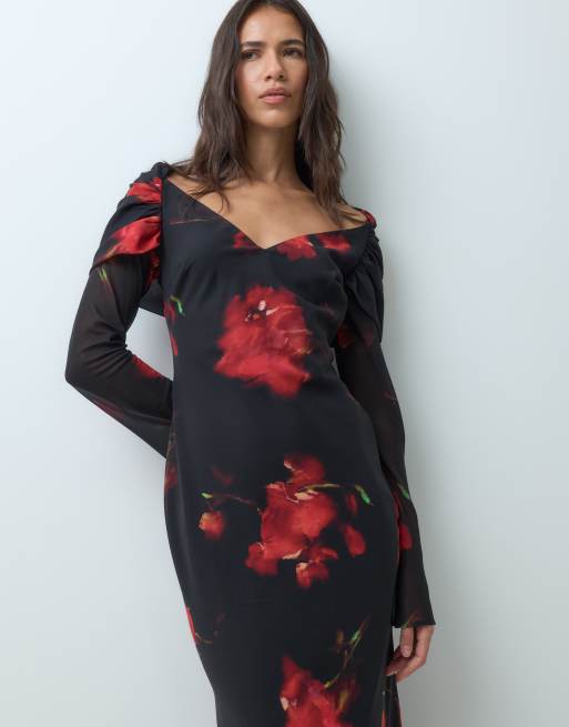 ASOS DESIGN Chiffon-Maxikleid, langärmlig, schulterfrei, mit Blumenmuster auf schwarzem Grund, 4 von 5