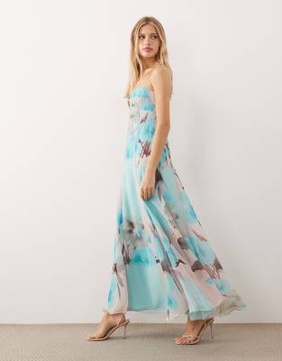 ASOS DESIGN - Chiffon-Maxikleid mit Riemchenträgern, tiefen Godet-Falten und Blumenmuster in Blau und Braun-Keine Farbe