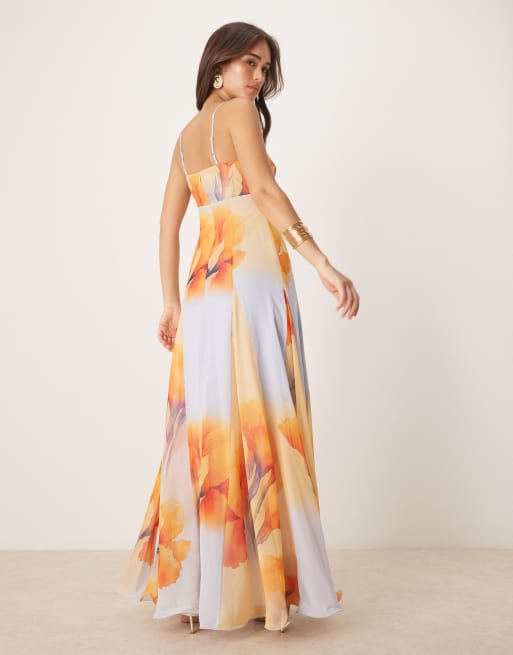 ASOS DESIGN – Chiffon-Maxikleid mit Riemchenträgern, tiefen Godets und großflächigem Blumenmuster, 3 von 4